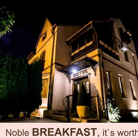 Noblesse Boutique Resort Hermannstadt Exterior foto Noble Breakfast