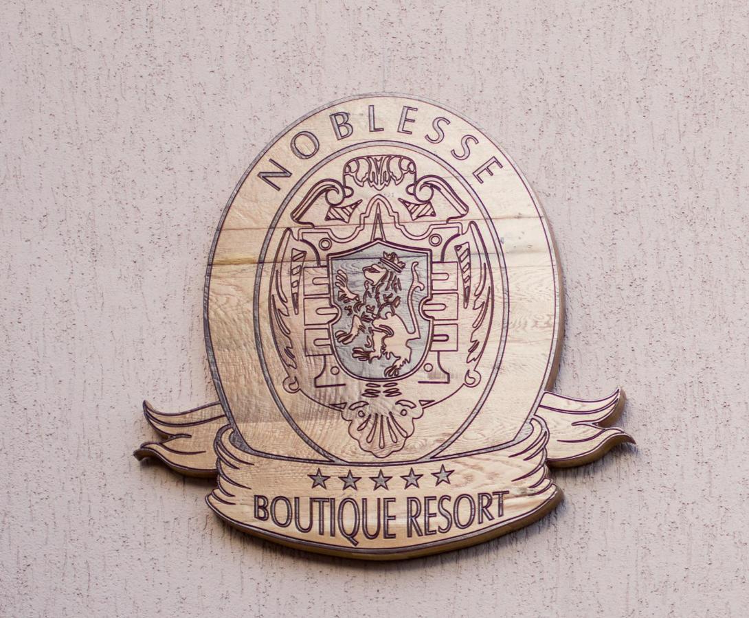 Noblesse Boutique Resort Hermannstadt Exterior foto Noble rank insignia