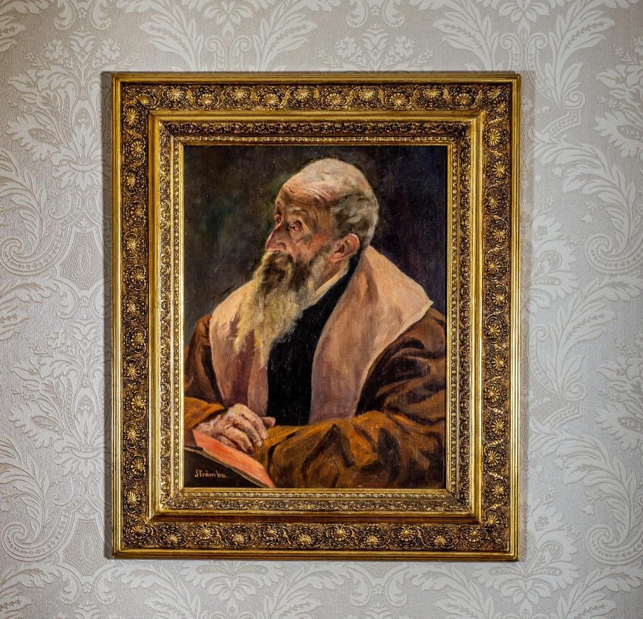 Noblesse Boutique Resort Hermannstadt Exterior foto Portrait of a Scholar