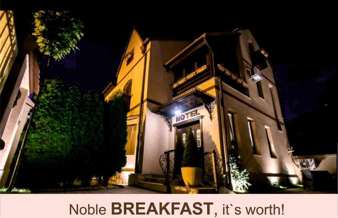 Noblesse Boutique Resort Hermannstadt Exterior foto Noble Breakfast
