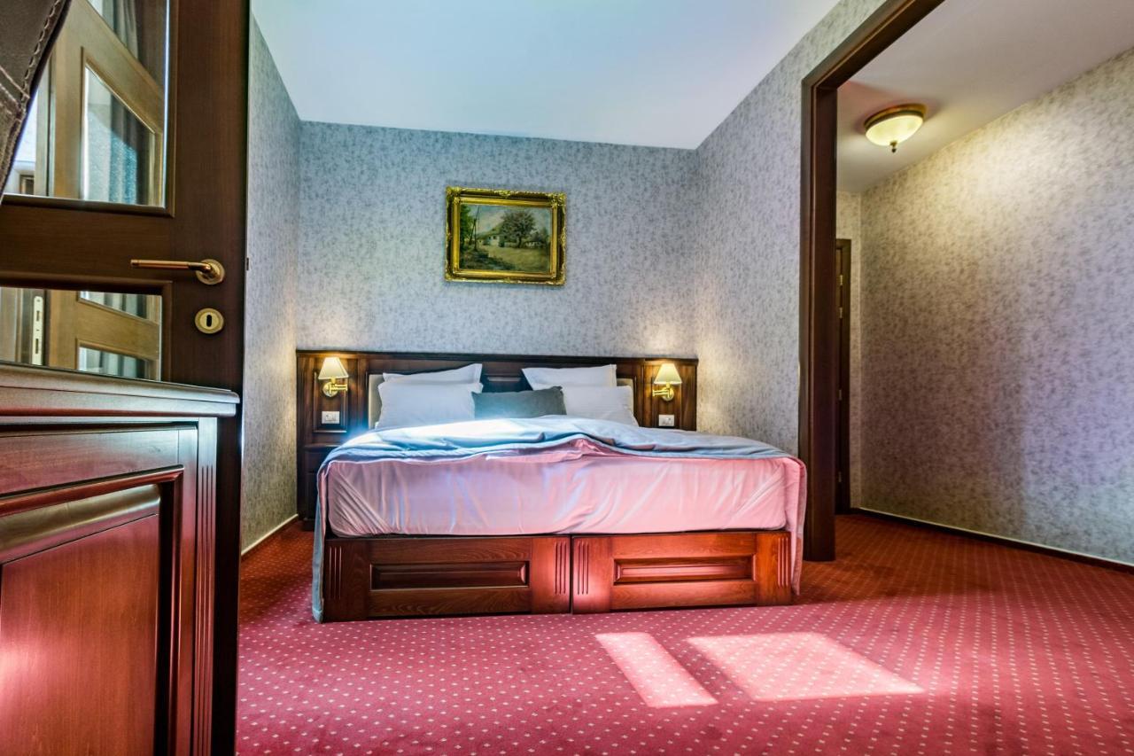 Noblesse Boutique Resort Hermannstadt Exterior foto A room at the hotel