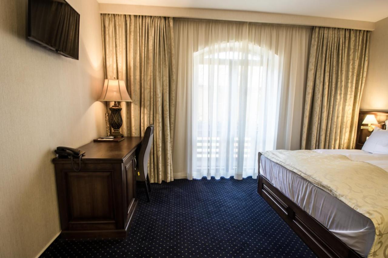 Noblesse Boutique Resort Hermannstadt Exterior foto A room at the hotel