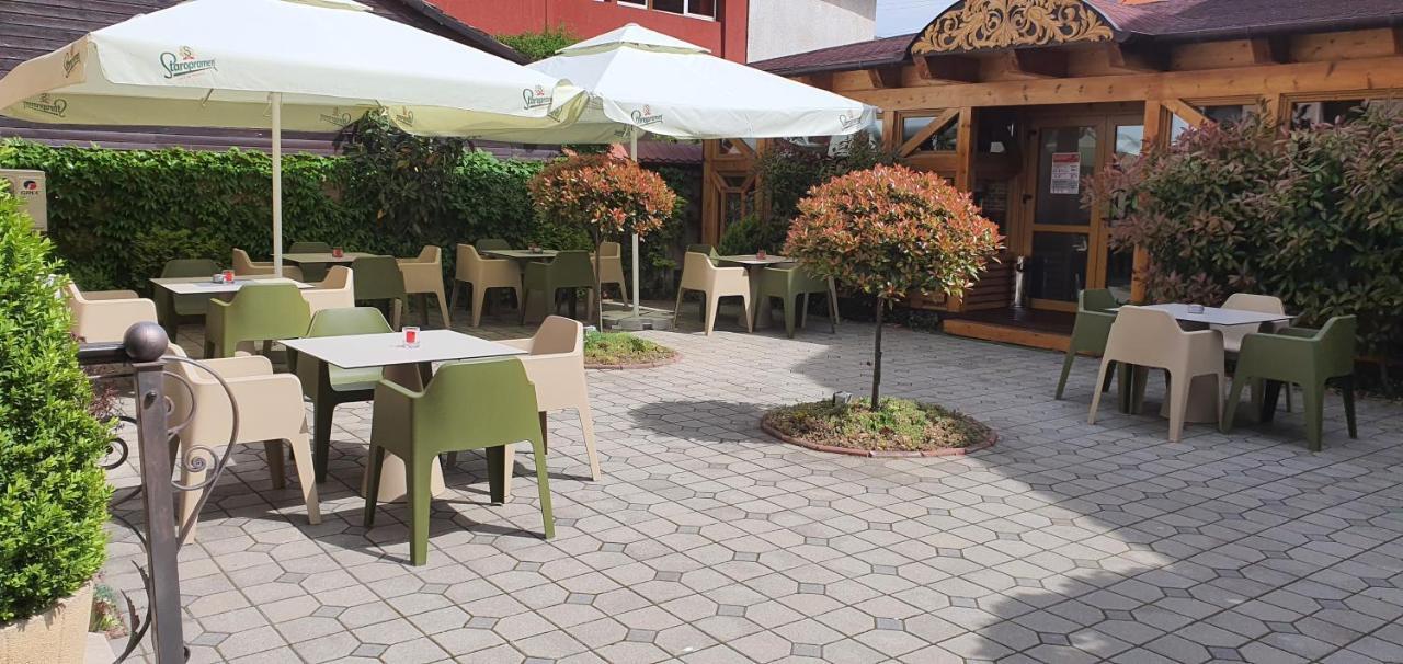Noblesse Boutique Resort Hermannstadt Exterior foto The restaurant in the village