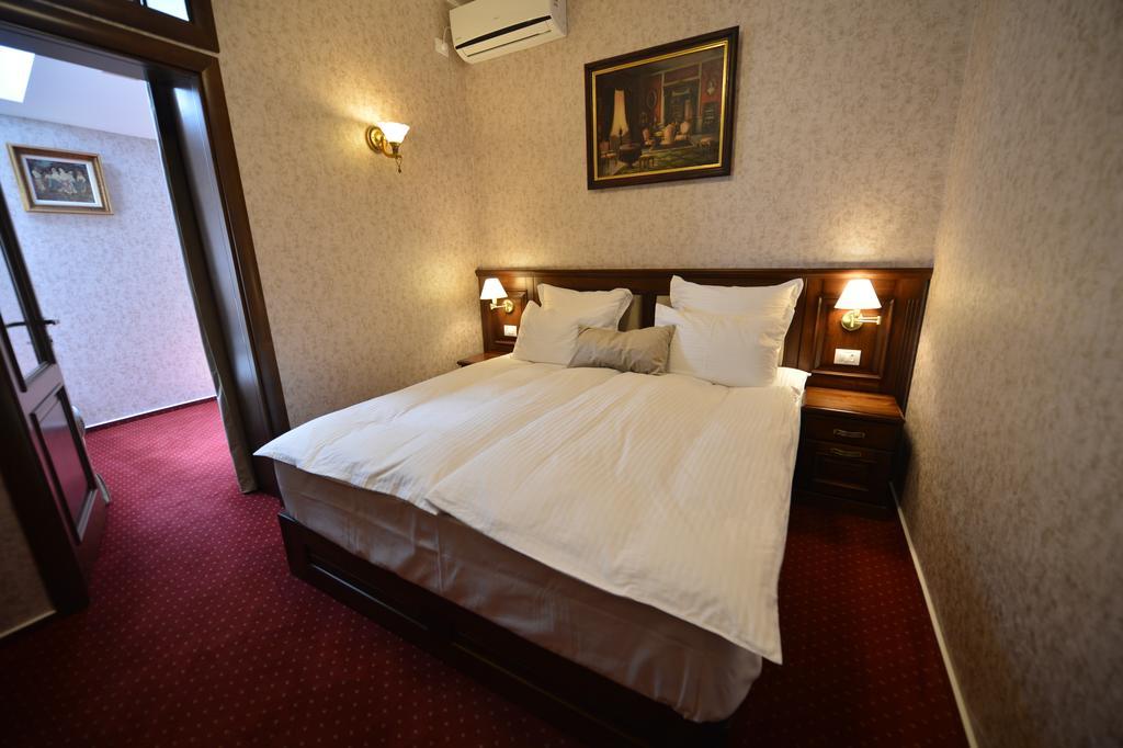 Noblesse Boutique Resort Hermannstadt Exterior foto A room at the hotel