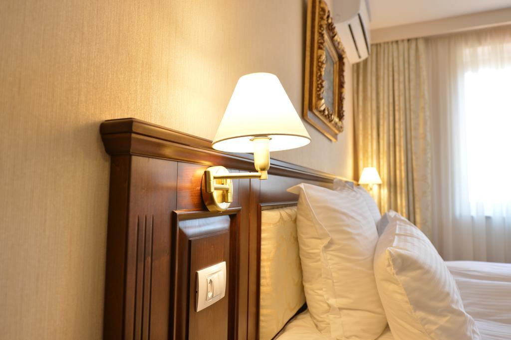 Noblesse Boutique Resort Hermannstadt Exterior foto Wall-mounted bedside lights