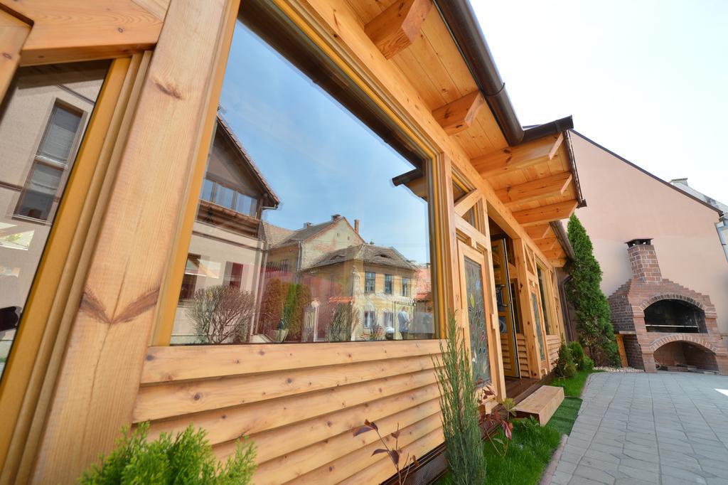 Noblesse Boutique Resort Hermannstadt Exterior foto The new building of the museum
