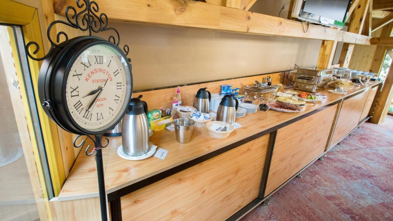 Noblesse Boutique Resort Hermannstadt Exterior foto The self-help breakfast buffet at the station