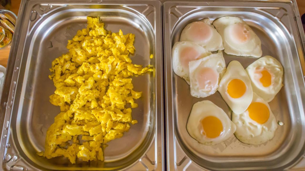 Noblesse Boutique Resort Hermannstadt Exterior foto Scrambled eggs and fried eggs