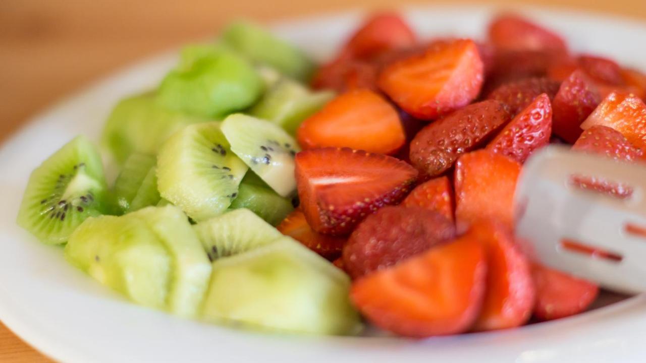 Noblesse Boutique Resort Hermannstadt Exterior foto Fruit salad